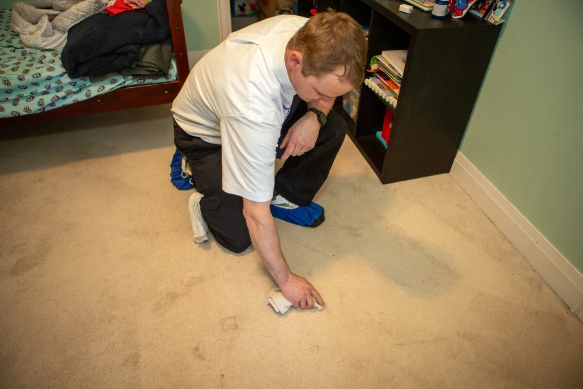 prestige carpet cleaning technician using best stain removal method ★ Prestige Carpet Cleaning Prestige Carpet Cleaning technician removing stains on carpet using recommended carpet stain removal methods.