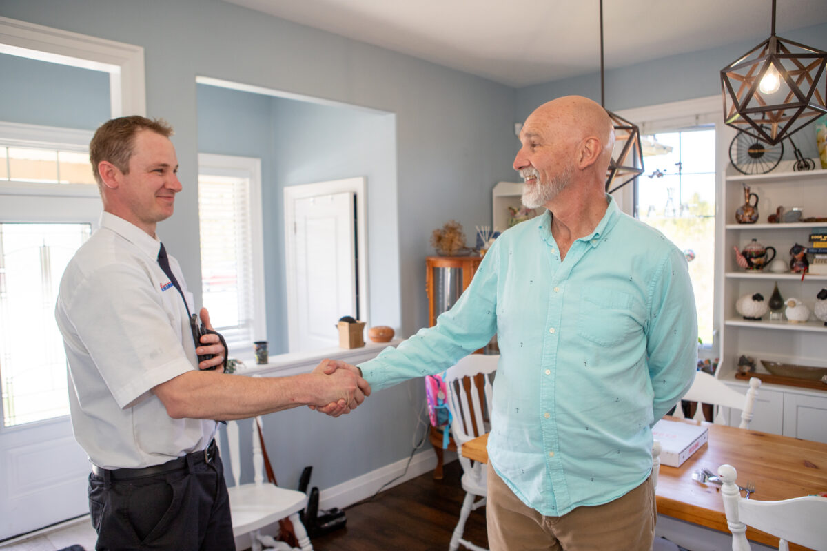 prestige area rug cleaning technician with client ★ Prestige Carpet Cleaning Area rug cleaning technician from Prestige Carpet Cleaning shaking hands with happy customer in Bowmanville home